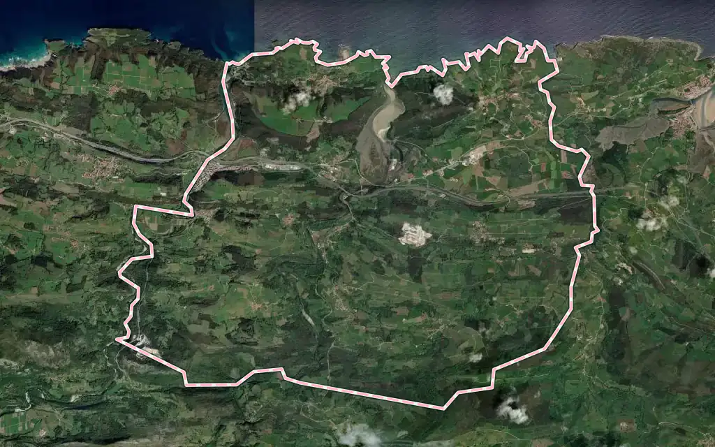 Vista satélite de Val de San Vicente con su contorno administrativo