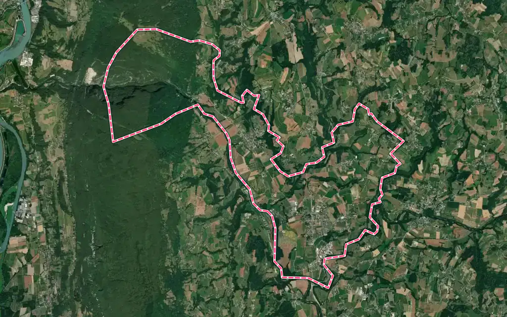 Vue satellite de Vallières-sur-Fier avec ses contours administratifs
