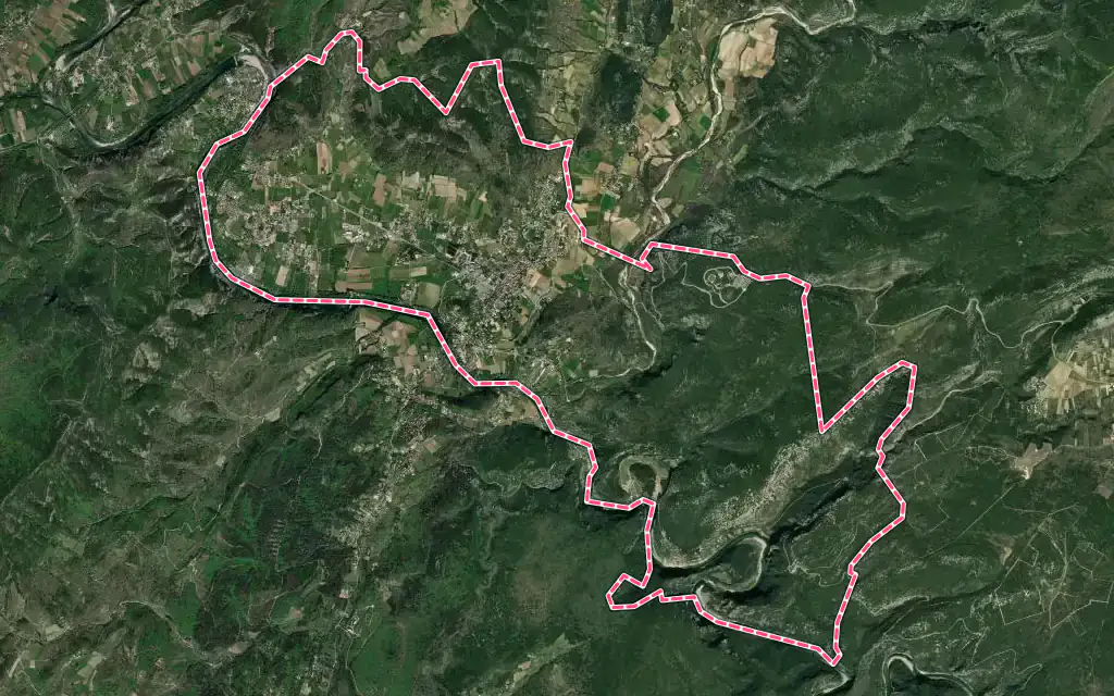 Vue satellite de Vallon-Pont-d'Arc avec ses contours administratifs