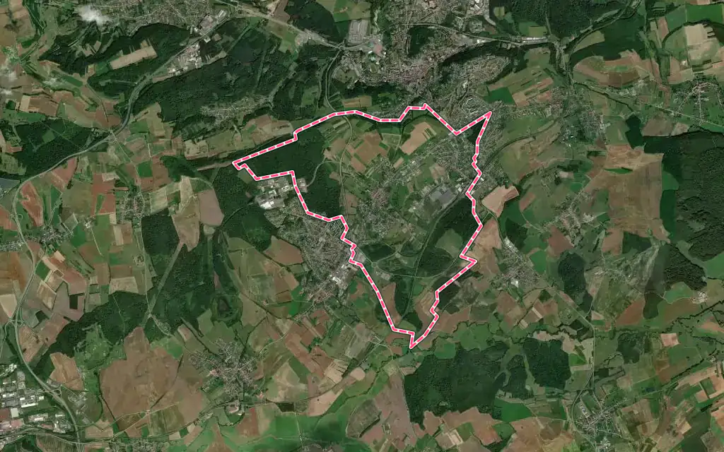 Vue satellite de Valmont avec ses contours administratifs