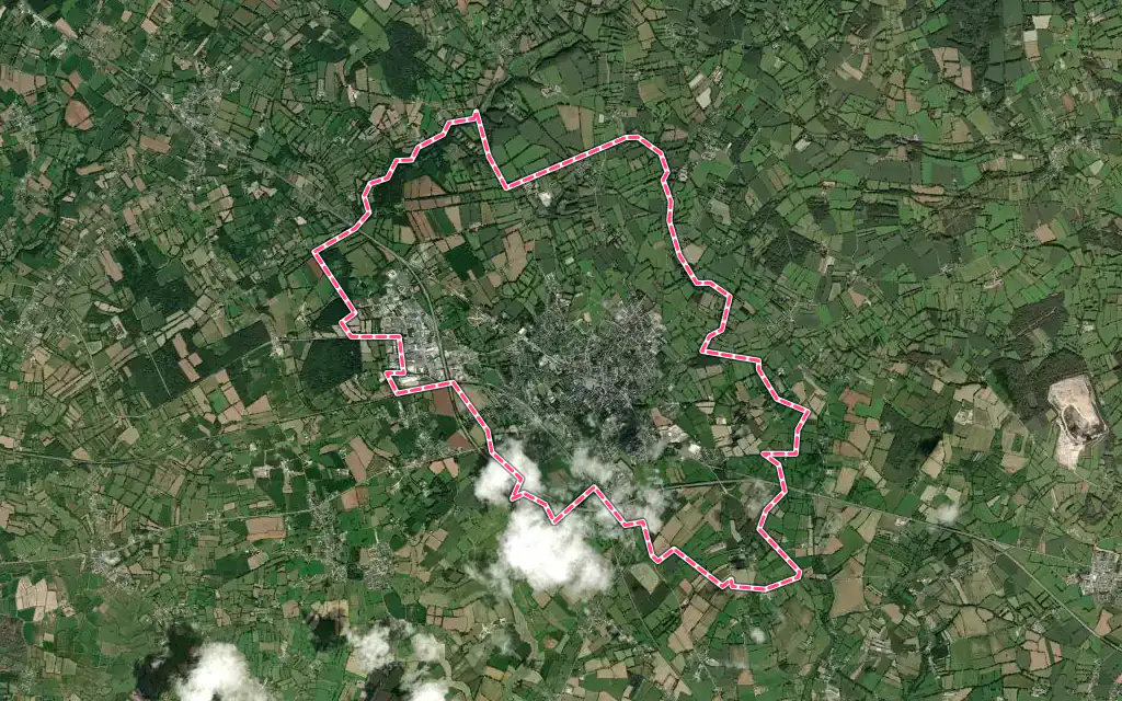 Vue satellite de Valognes avec ses contours administratifs