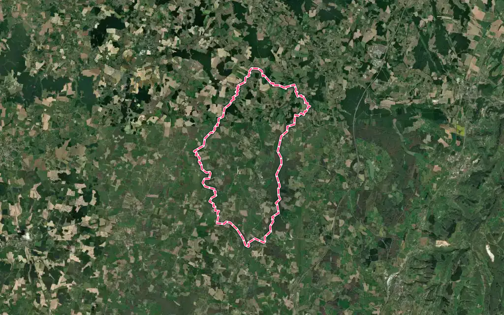 Vue satellite de Varennes-Saint-Sauveur avec ses contours administratifs