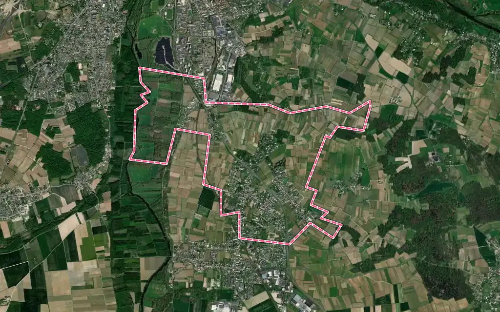 Vue satellite de Varrains avec ses contours administratifs