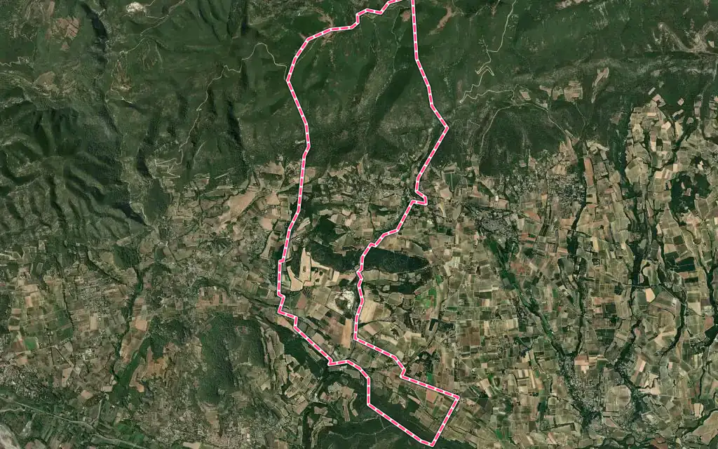 Vue satellite de Vaugines avec ses contours administratifs