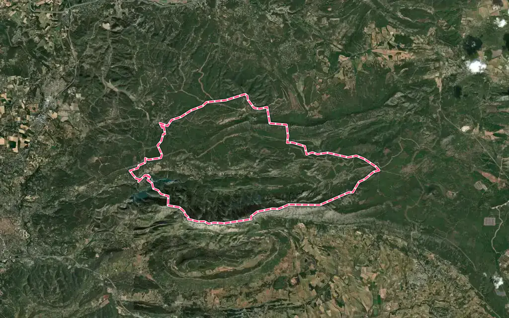 Vue satellite de Vauvenargues avec ses contours administratifs