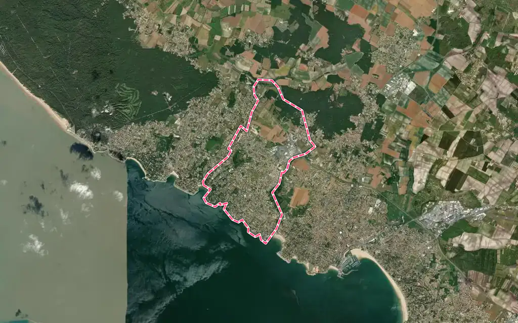 Vue satellite de Vaux-sur-Mer avec ses contours administratifs