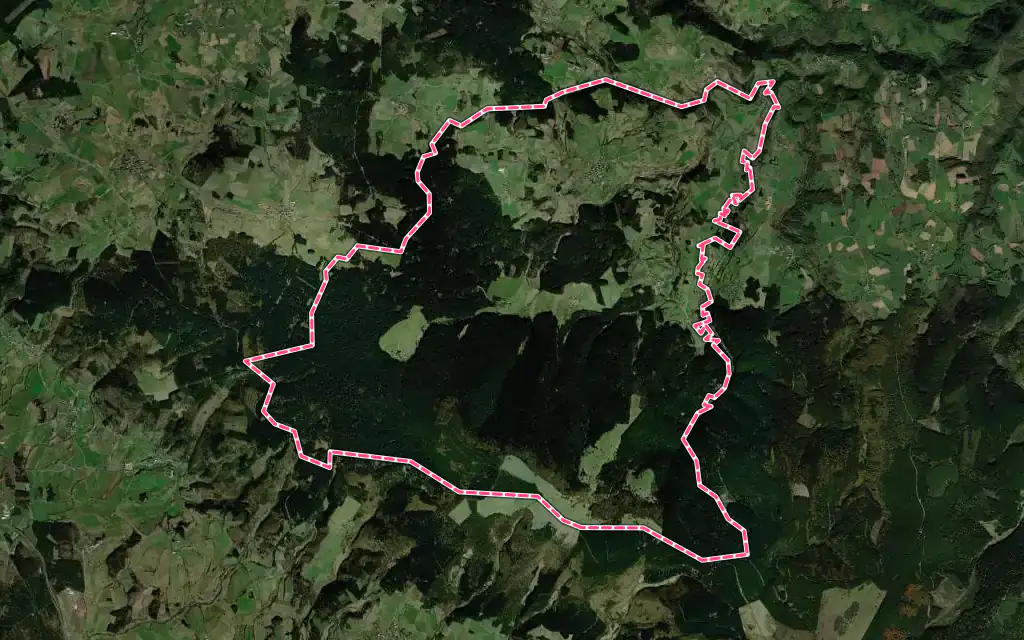 Vue satellite de Védrines-Saint-Loup avec ses contours administratifs