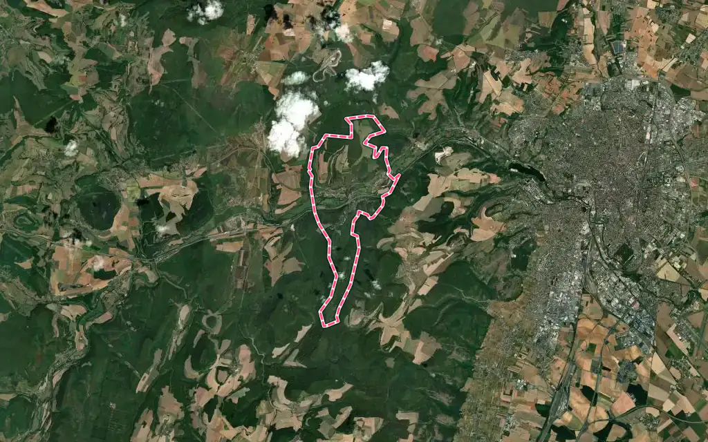 Vue satellite de Velars-sur-Ouche avec ses contours administratifs