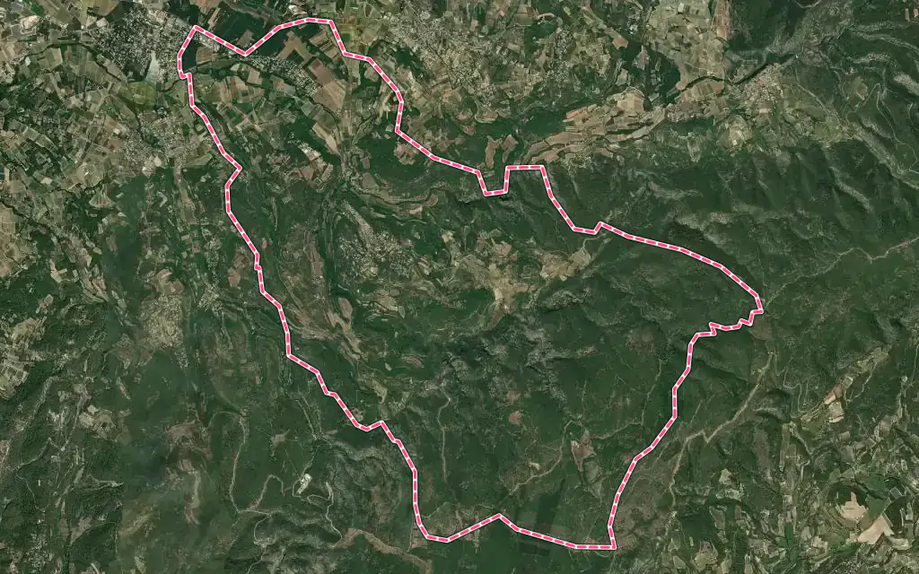 Vue satellite de Venasque avec ses contours administratifs
