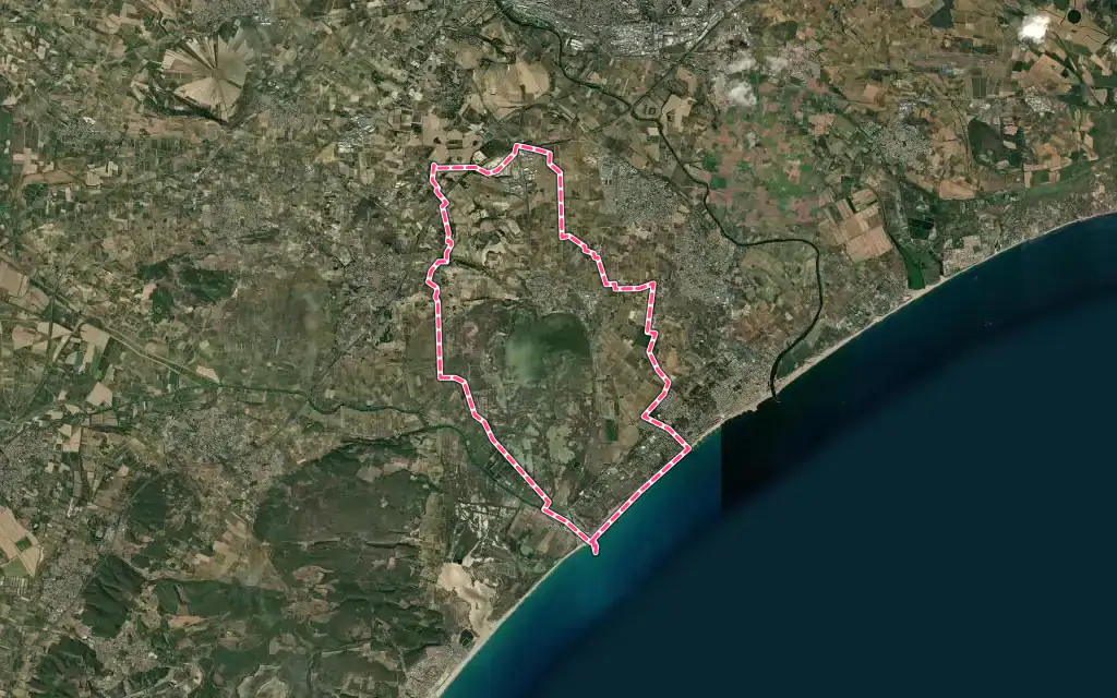 Vue satellite de Vendres avec ses contours administratifs