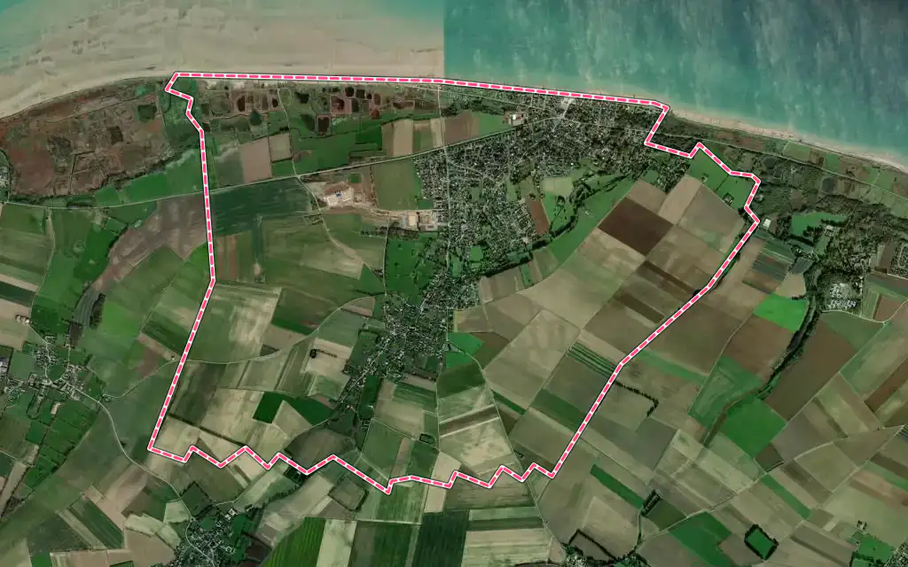 Vue satellite de Ver-sur-Mer avec ses contours administratifs