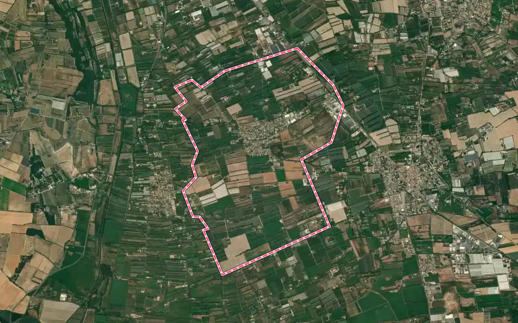 Vue satellite de Verquières avec ses contours administratifs