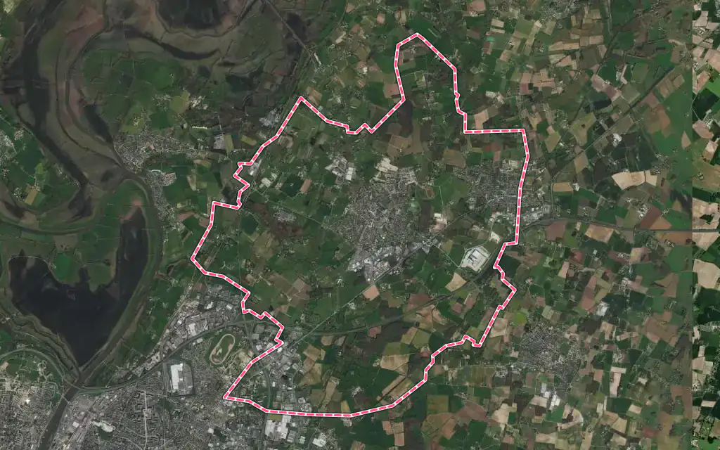 Vue satellite de Verrières-en-Anjou avec ses contours administratifs