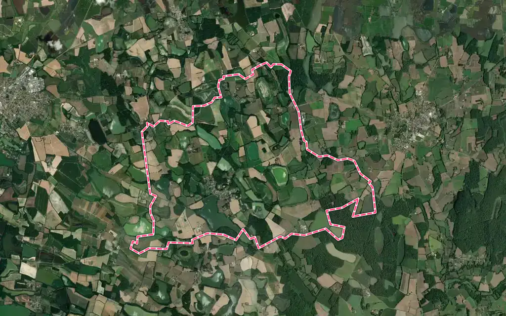 Vue satellite de Versailleux avec ses contours administratifs