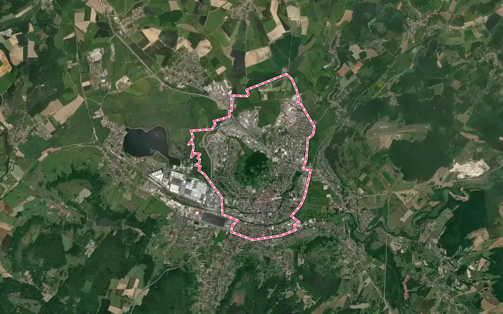 Vue satellite de Vesoul avec ses contours administratifs