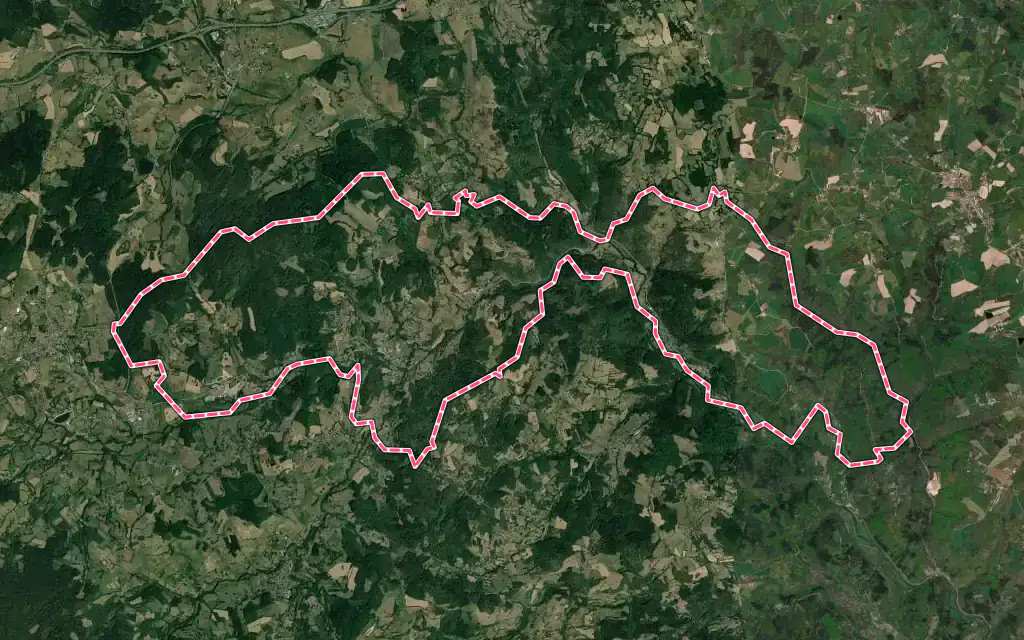 Vue satellite de Vêtre-sur-Anzon avec ses contours administratifs