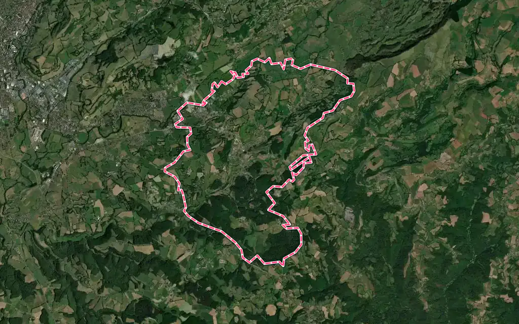 Vue satellite de Vézac avec ses contours administratifs