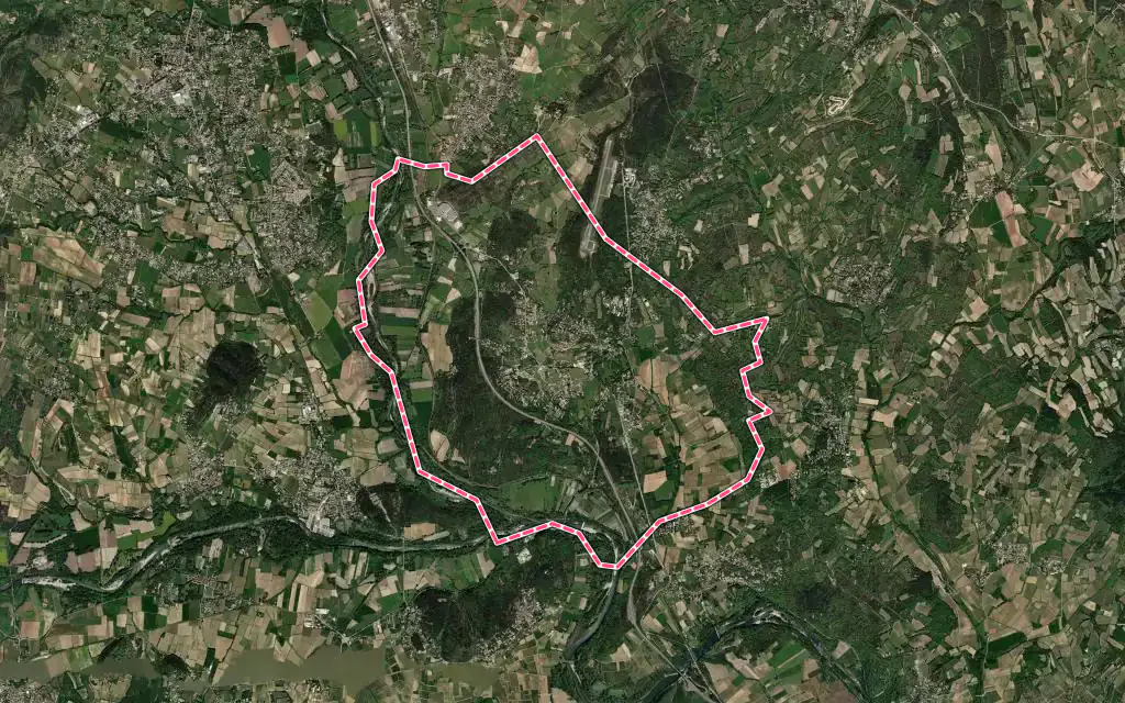 Vue satellite de Vézénobres avec ses contours administratifs
