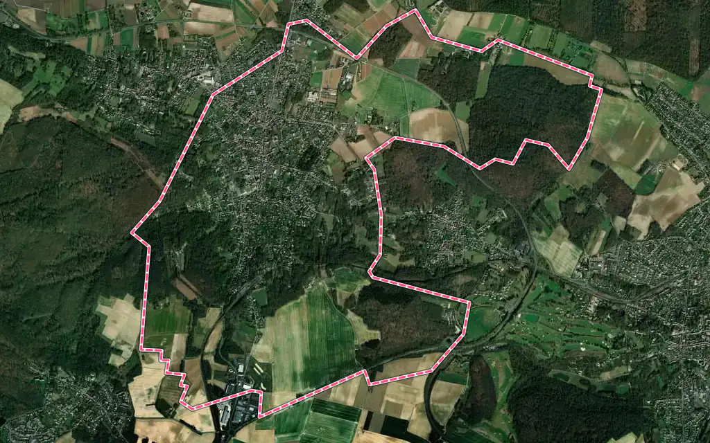 Vue satellite de Viarmes avec ses contours administratifs