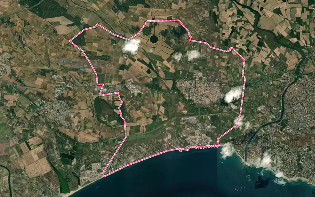 Vue satellite de Vias avec ses contours administratifs