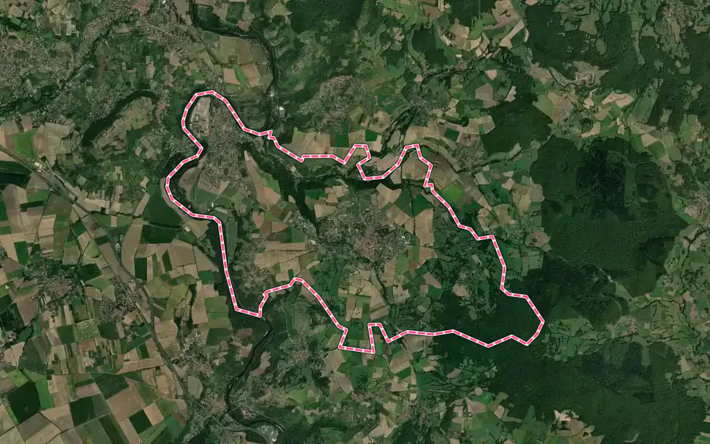 Vue satellite de Vic-le-Comte avec ses contours administratifs