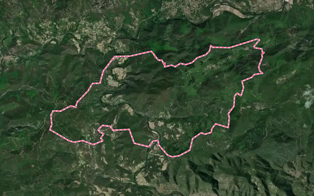 Vue satellite de Vieussan avec ses contours administratifs