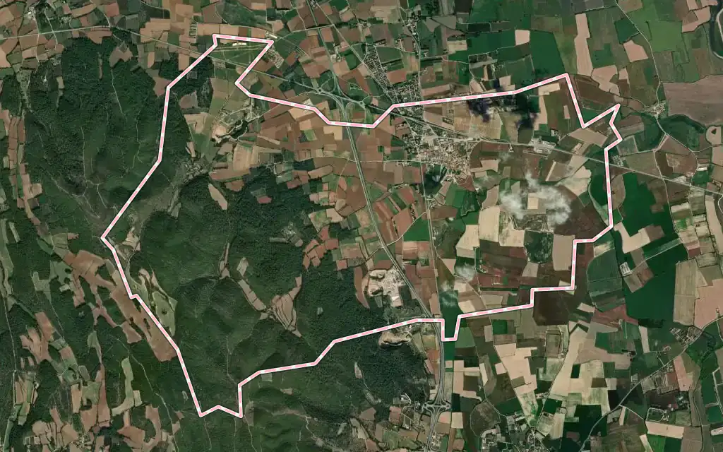 Vista satélite de Viladamat con su contorno administrativo