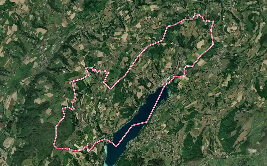 Vue satellite de Villages du Lac de Paladru avec ses contours administratifs