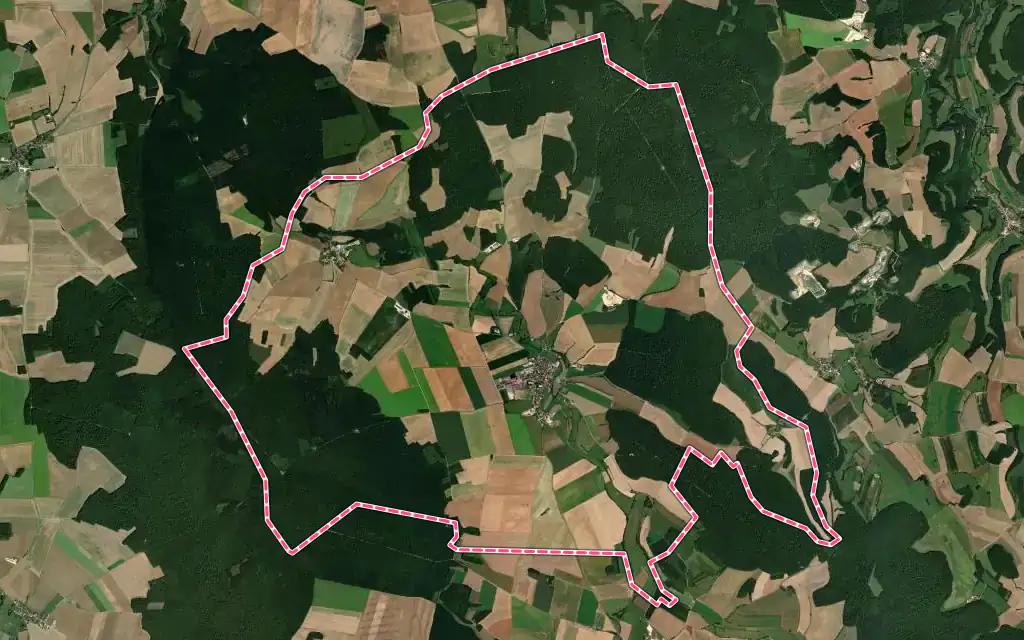Vue satellite de Villaines-en-Duesmois avec ses contours administratifs