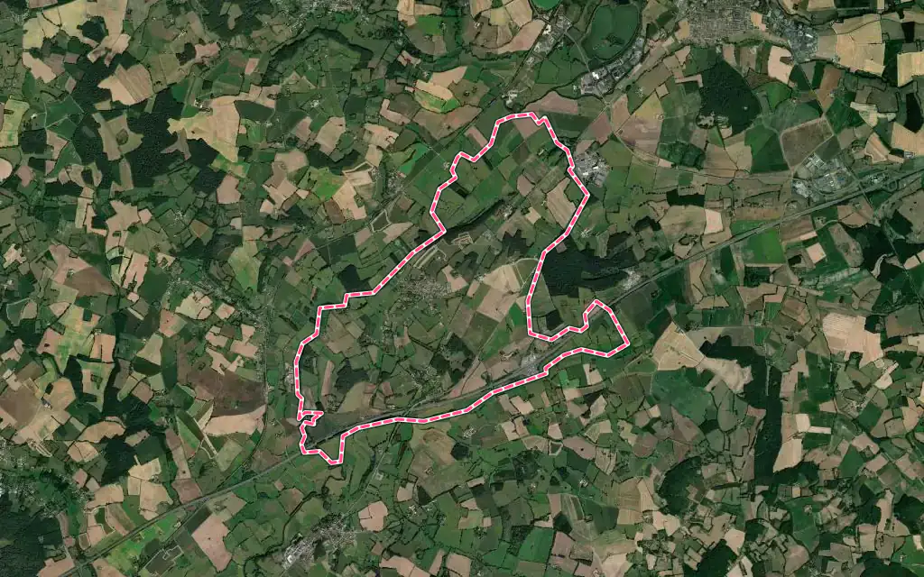 Vue satellite de Villaines-la-Gonais avec ses contours administratifs