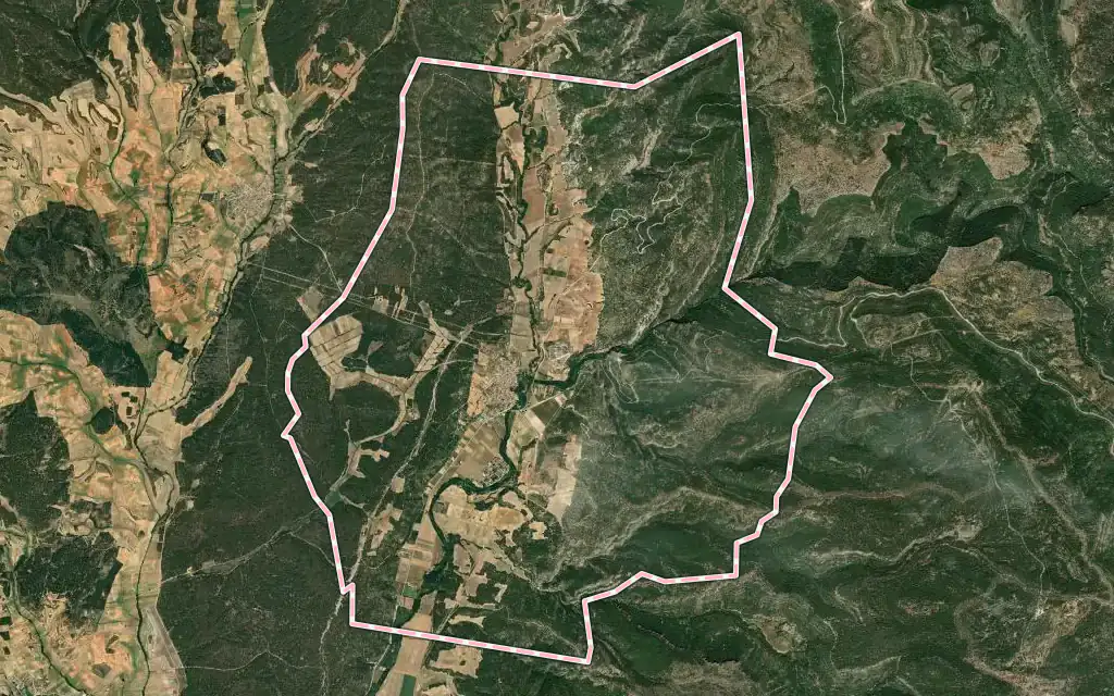 Vista satélite de Villalba de la Sierra con su contorno administrativo