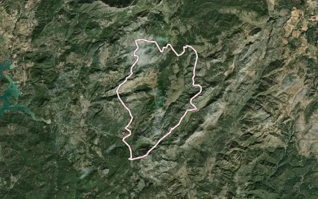 Vista satélite de Villaluenga del Rosario con su contorno administrativo