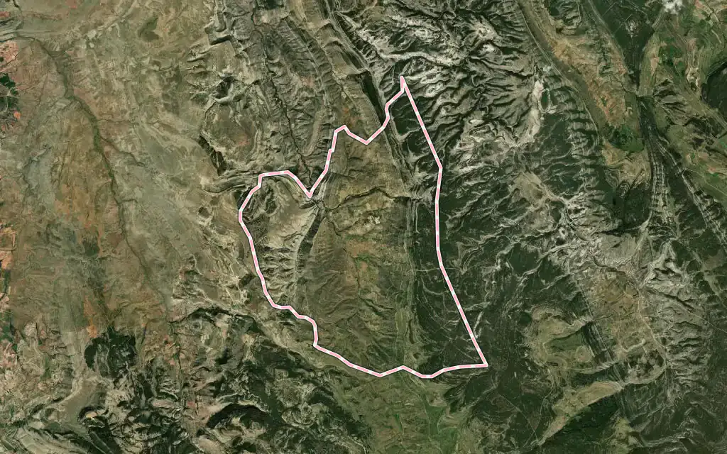 Vista satélite de Villarroya de los Pinares con su contorno administrativo