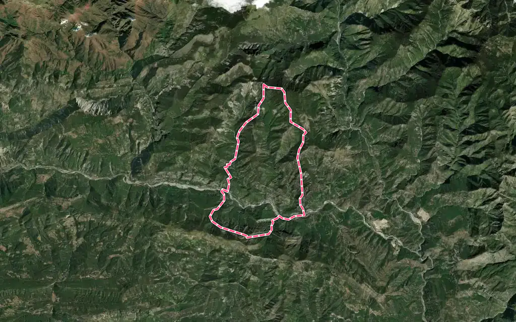 Vue satellite de Villars-sur-Var avec ses contours administratifs