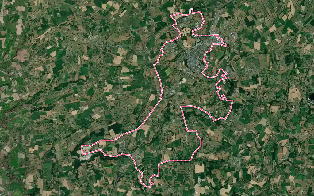 Vue satellite de Villedieu-les-Poêles-Rouffigny avec ses contours administratifs