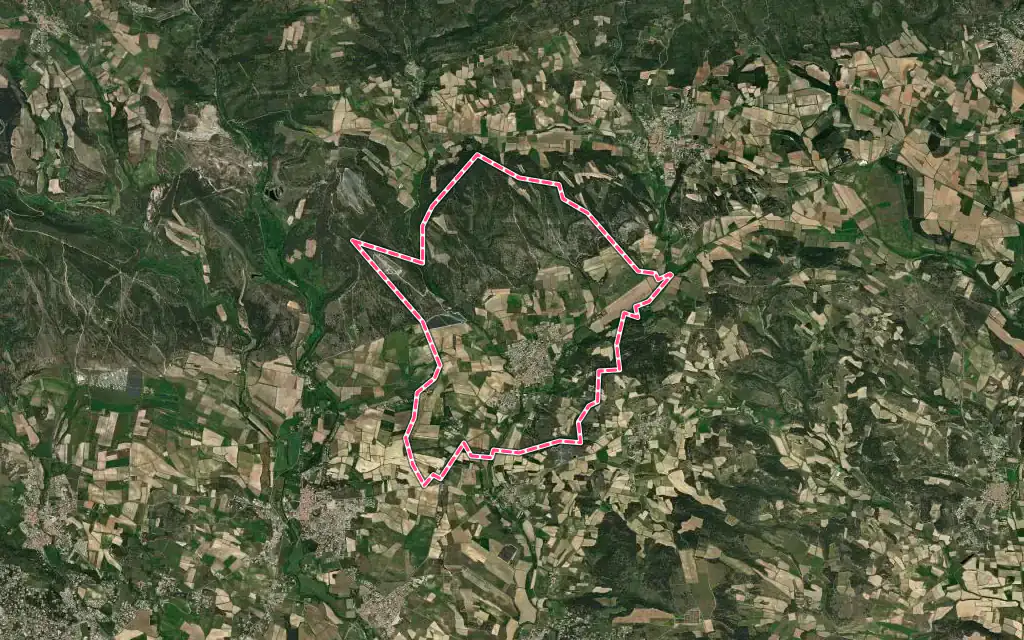 Vue satellite de Villegly avec ses contours administratifs