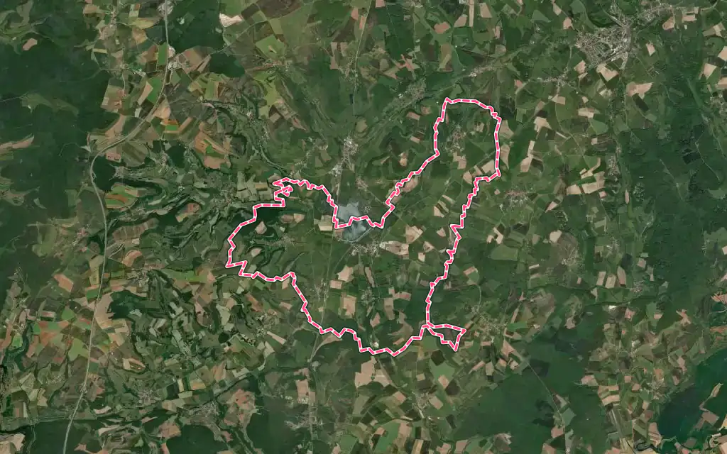 Vue satellite de Villegusien-le-Lac avec ses contours administratifs