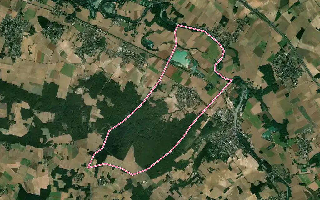 Vue satellite de Villemanoche avec ses contours administratifs