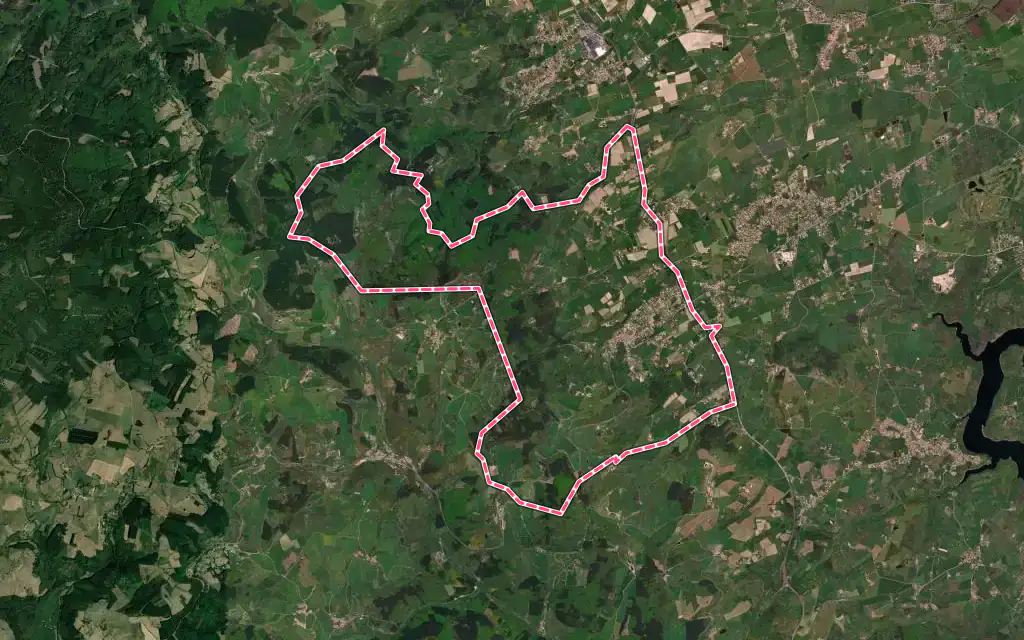 Vue satellite de Villemontais avec ses contours administratifs