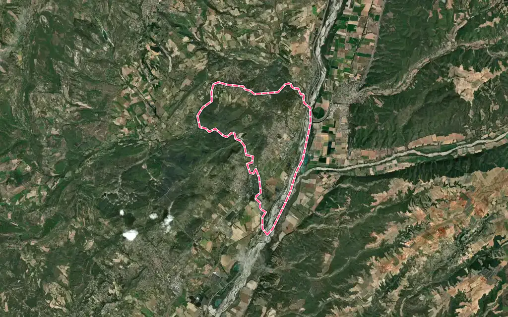 Vue satellite de Villeneuve avec ses contours administratifs