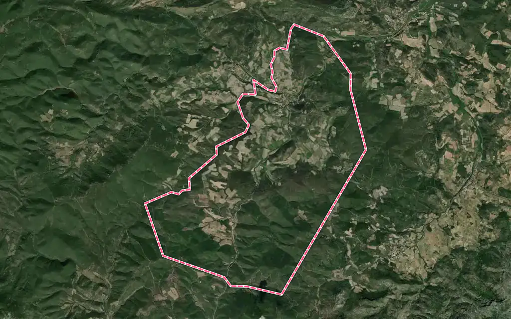 Vue satellite de Villeneuve-les-Corbières avec ses contours administratifs