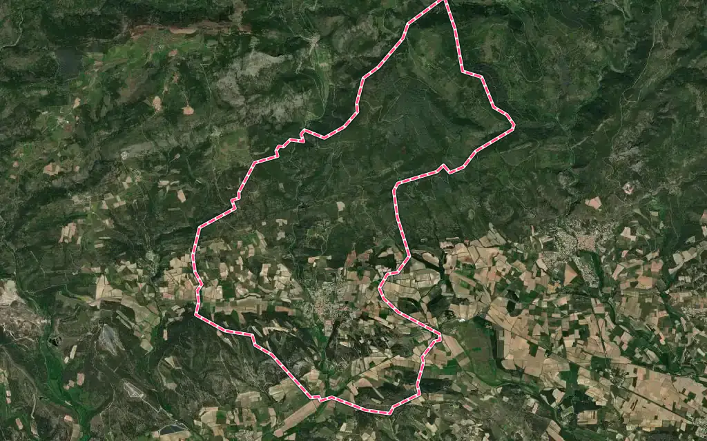 Vue satellite de Villeneuve-Minervois avec ses contours administratifs