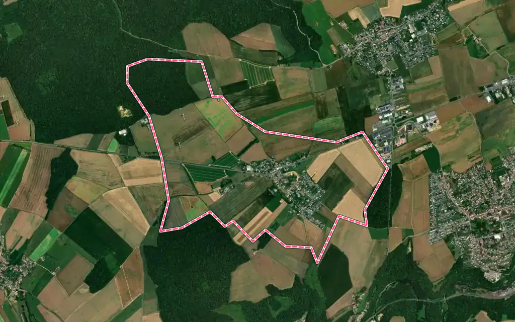 Vue satellite de Villers-la-Chèvre avec ses contours administratifs