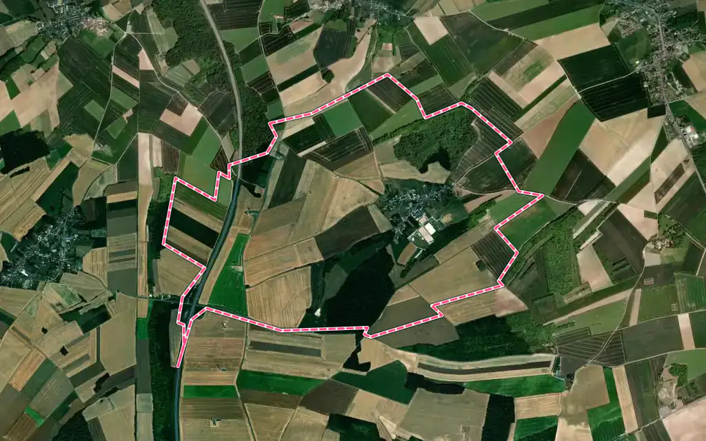 Vue satellite de Villers-Vicomte avec ses contours administratifs