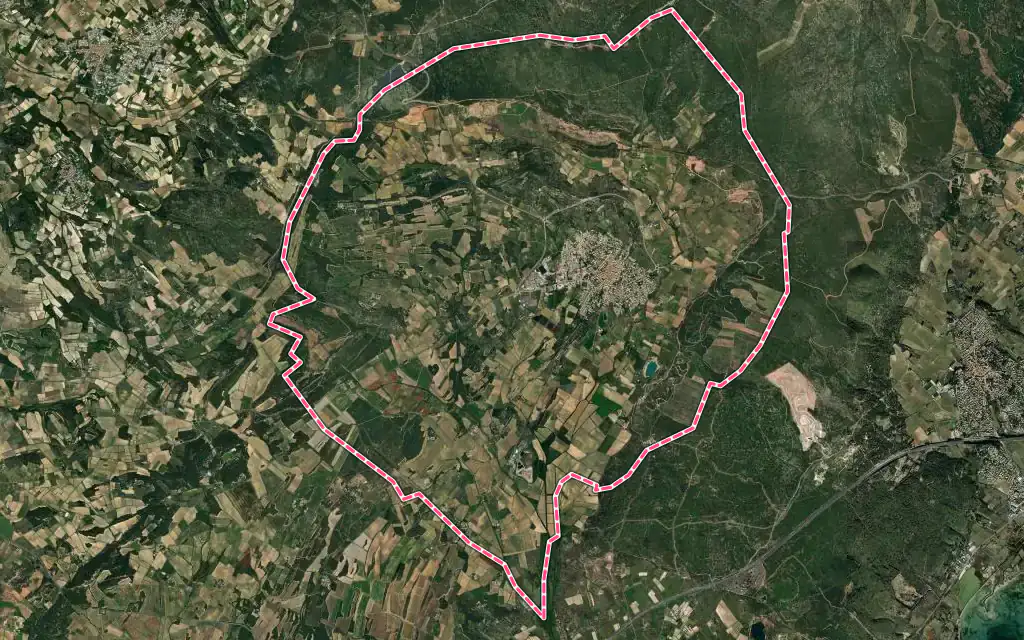 Vue satellite de Villeveyrac avec ses contours administratifs