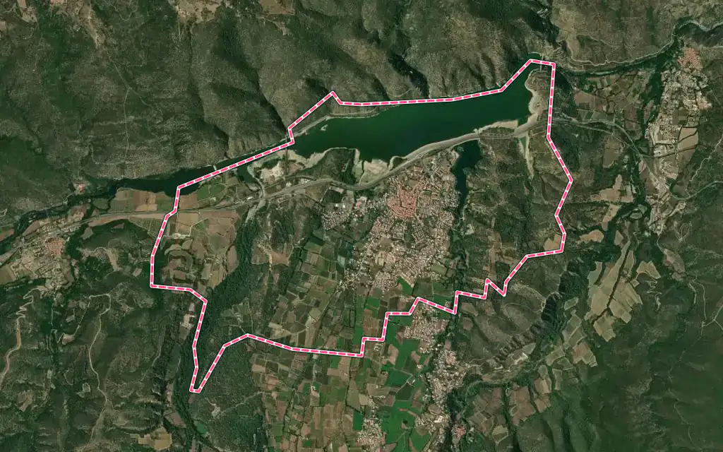 Vue satellite de Vinça avec ses contours administratifs