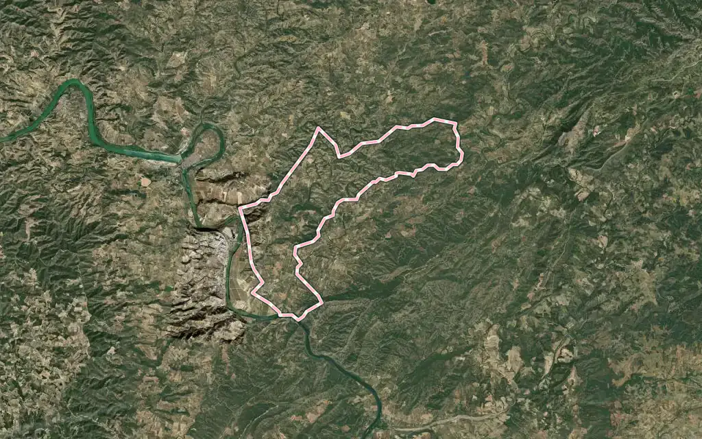 Vista satélite de Vinebre con su contorno administrativo