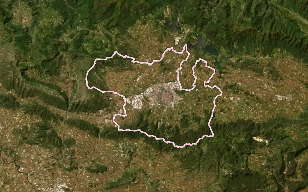 Vista satélite de Vitoria-Gasteiz con su contorno administrativo