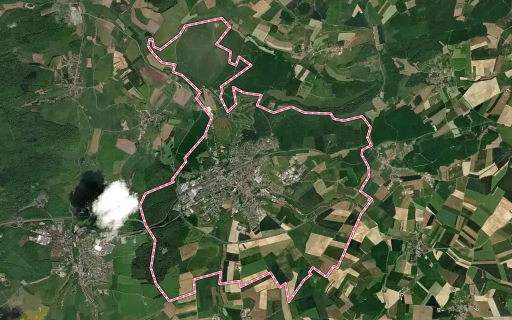 Vue satellite de Vittel avec ses contours administratifs