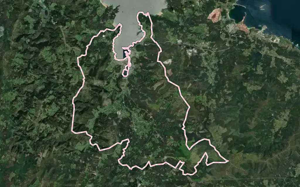 Vista satélite de Viveiro con su contorno administrativo